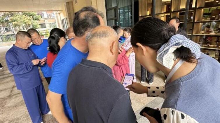 信息传递生活 温情洒满社区