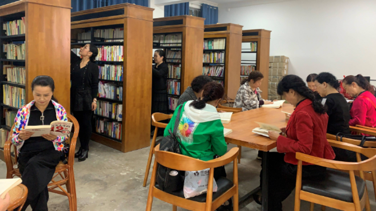 开放式图书室为群众生活添“书香”