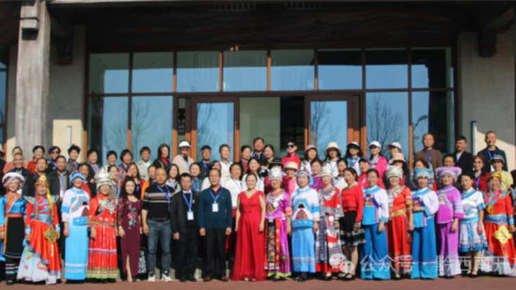 我校社区教育音乐班为“热爱生活·健康奔跑”活动加油