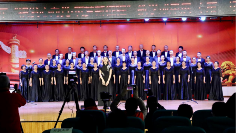 银龄课堂丨贵阳开放大学“银龄之声”合唱团亮相贵阳市老年大学2025年教学成果展