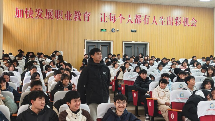 赋能青春职途 规划未来航向   黔西南开放大学社区教育中职系列讲座开讲啦！