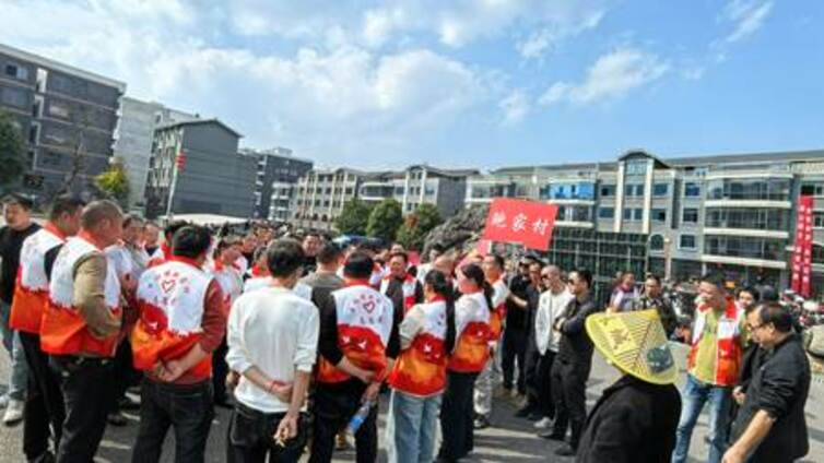 凝心聚力展风采 团结拼搏创佳绩（鲍家村“村拉拉 迎新春”拔河赛简报）