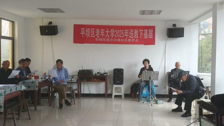 银发欢歌聚社区 睦邻同乐暖人心